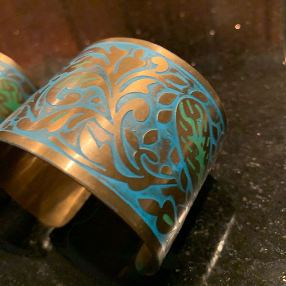 2 bracelets - Picture 2 of 5